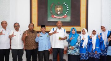 Dokumentasi Foto Pelajar MTS 4 Kabupaten Langkat Bersama Bupati Langkat H. Syah Afandin 