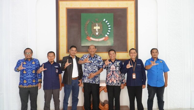 Dokumentasi Foto Kegiatan Penerimaan Penghargaan dari Kemendikdasmen di Ruang  Kantor Bupati Langkat Rabu(20/5/2026)