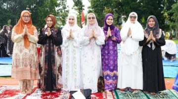 Dokumentasi Foto Kegiatan Wakil Bupati Langkat Tiorita Br Surbakti Shalat Idul Adha 1447 H di Alun- akun Stabat 