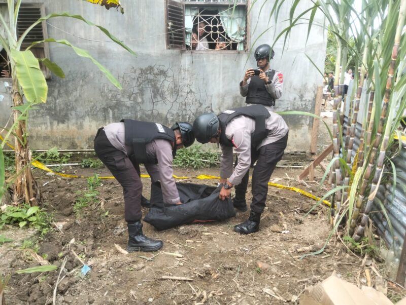 Dokumentasi Foto Penjinakan Bom di Desa Teluk Bakung 