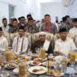 Dokumentasi Foto di Ruangan Rumah Dinas Bupati Langkat Menerima UAS Bersama Kapolres Langkat AKBP David Prasojo 