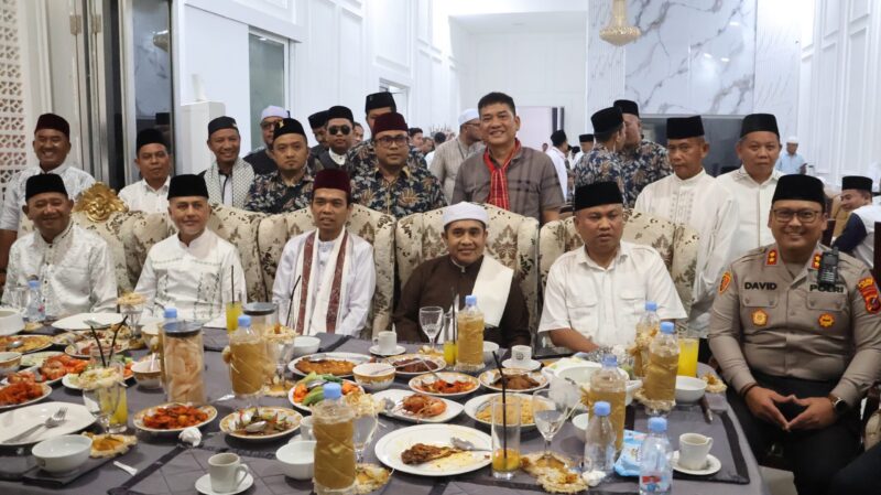 Dokumentasi Foto di Ruangan Rumah Dinas Bupati Langkat Menerima UAS Bersama Kapolres Langkat AKBP David Prasojo 