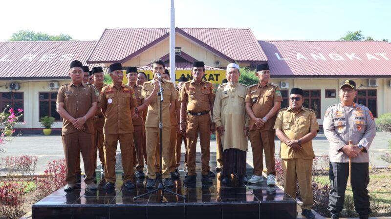 Dokumentasi Foto Kegiatan Penghargaan 18  Desa Sekecamatan Tanjung Pura untuk Kapolres Langkat AKBP David Prasojo 