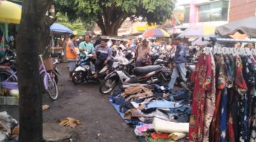 Diduga Lahan Tempat Parkir Roda Dua Dan Roda Empat Dikomersilkan Petugas Parkir Kepedagang “Kemana DISHUB Kabupaten Malang”