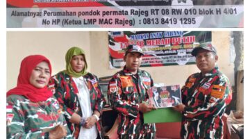Acong Ketua harian 1 Serahkan SK MAC LMP Rajeg ke Joko Winarno 