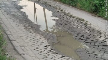 “Jalan Desa Glindah Tengah Rusak Parah, Dana Desa Dipertanyakan: Pemerintah Kecamatan Kedamean dan Inspektorat Diminta Turun Tangan”