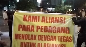 Penataan dan penertiban PK5 di Jl. Veteran Utara menuai aksi protes.