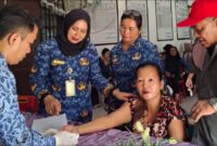 Dokumentasi Foto Kegiatan Puskesmas Bukit Lawang Kepala Puskesmas Bersama Tim Mengedukasi Masyarakat 