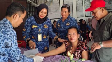 Dokumentasi Foto Kegiatan Puskesmas Bukit Lawang Kepala Puskesmas Bersama Tim Mengedukasi Masyarakat 