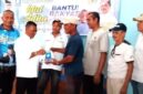 Dokumentasi Foto Kegiatan Qurban PAN Langkat Ketua Indra Bakti Memberikan Paket Daging kepada Masyarakat Terdampak Banjir 