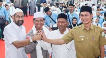 Putra Aceh Pemersatu! Kapolda Marzuki Rangkul Mualem, Sekda dan Ketua DPRA di Momen Haru Pelepasan Haji