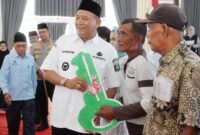 Dokumentasi Foto Kegiatan Bupati Langkat H.Syah Afandin Bersama BAZNAS Memberikan Rumah Baru kepada Masyarakat 