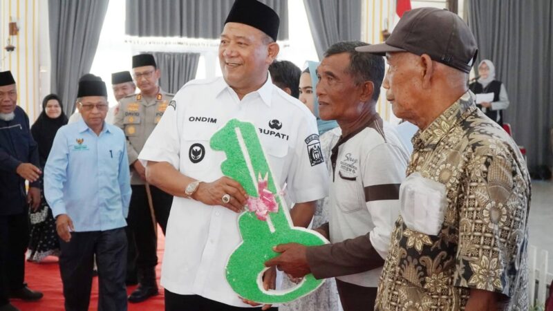 Dokumentasi Foto Kegiatan Bupati Langkat H.Syah Afandin Bersama BAZNAS Memberikan Rumah Baru kepada Masyarakat 