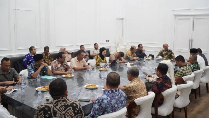Dokumentasi Foto Kegiatan Bupati Langkat H Syah Afandin di Rumah Dinas Bupati Langkat Bersama OPD 