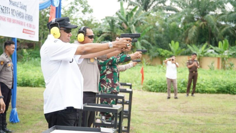 Dokumentasi Foto Kegiatan Bupati Langkat H Syah Afandin di HUT Bhayangkara ke - 80 Bersama Forkopimda Menembak Gembira 