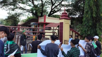 Dokumentasi Foto Istimewa: Kegiatan Ketua HMI Cabang Langkat Bersama Anggota Melakukan Orasi Demo