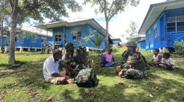 Sentuhan Kasih untuk Papua, Satgas Yonif 521/DY Gelar Komsos Bangun Generasi Sehat dan Berwawasan dengan Bagikan Buku bagi Anak-Anak di Kobakma