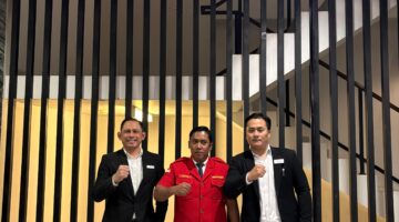 Ketua Panitia Pelaksana H. Azis Sampaikan Terima Kasih Kepada Pihak Grand Mercure Surabaya