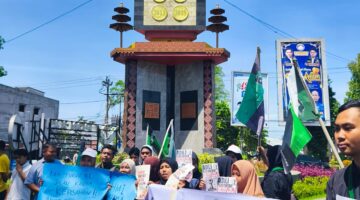 Dokumentasi Foto Istimewa: Kegiatan Himpunan Mahasiswa Islam Indonesia Cabang Kabupaten Langkat Kritisi Kebijakan Nasional di Simpang Bupati Langkat