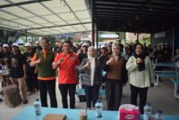 Dokumentasi Foto Kegiatan Ketua DPRD Kabupaten Langkat Sri Bana PA Bersama Kepala Dinas Budaya dan Pariwisata Elyy Nuria Rambe di Desa Telaga Pamah View