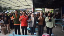 Dokumentasi Foto Kegiatan Ketua DPRD Kabupaten Langkat Sri Bana PA Bersama Kepala Dinas Budaya dan Pariwisata Elyy Nuria Rambe di Desa Telaga Pamah View