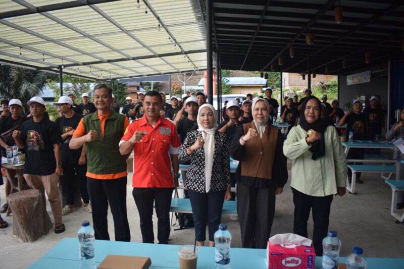 Dokumentasi Foto Kegiatan Ketua DPRD Kabupaten Langkat Sri Bana PA Bersama Kepala Dinas Budaya dan Pariwisata Elyy Nuria Rambe di Desa Telaga Pamah View