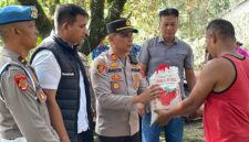 Dokumentasi Foto Kegiatan Polsek Salapian Berikan Bantuan kepada Masyarakat Korban Kebakaran