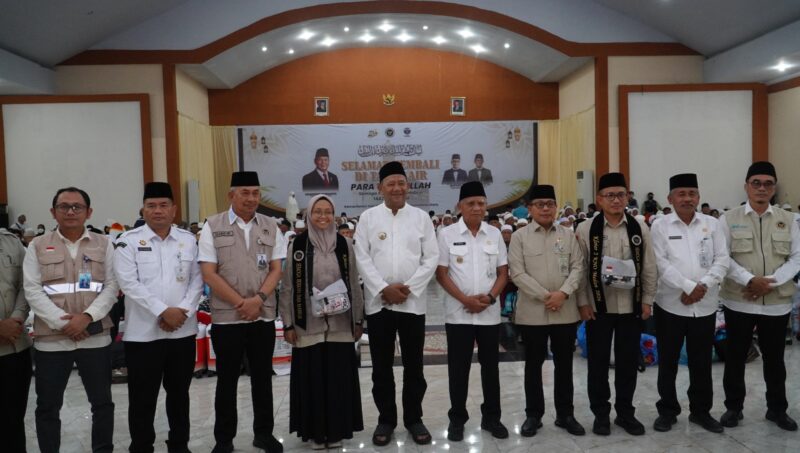 Dokumentasi Foto Kegiatan Bupati Langkat H.Syah Afandin Menjemput Haji dari Kabupaten Langkat di Bandara Internasional Kuala Namu 