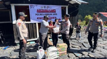 Jelang Hari Bhayangkara Ke-80, Polres Puncak Jaya Gelar Anjangsana Kepada Keluarga Alm. Purnawirawan Noak Baminggen