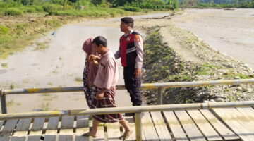 Polres Gayo Lues Gerak Cepat Tangani Dampak Banjir dan Putusnya Jembatan Aih Bobo