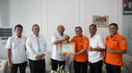 Dokumentasi Foto Basarnas Memberikan Penghargaan kepada Bupati Langkat H Syah Afandin 