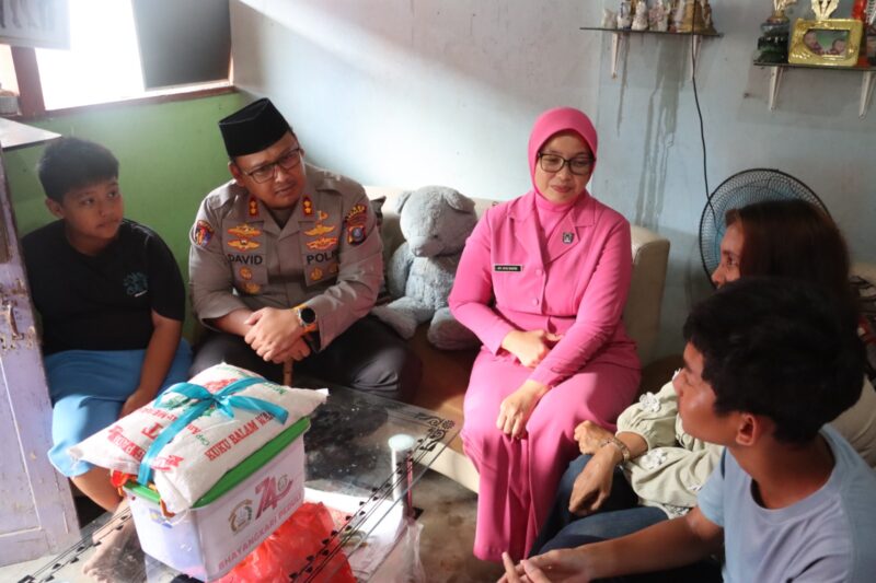Dokumentasi Foto Istimewa Kegiatan Kapolres Langkat AKBP David Prasojo Sambangi Kediaman Keluarga Anggota Polri yang Telah Meninggal Dunia 