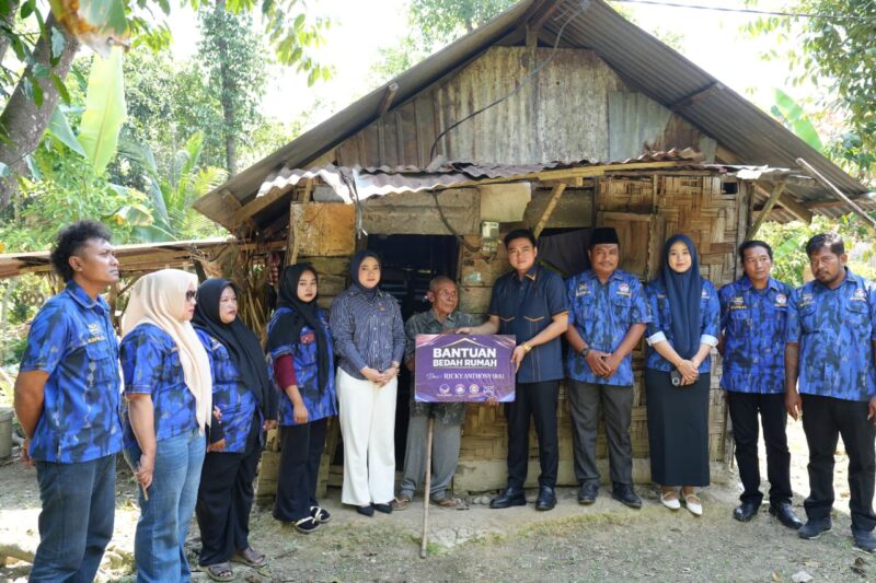 Dokumentasi Foto Bedah Rumah Masyarakat Miskin Wakil Ketua DPRD Provinsi Sumut Ricky Anthony 