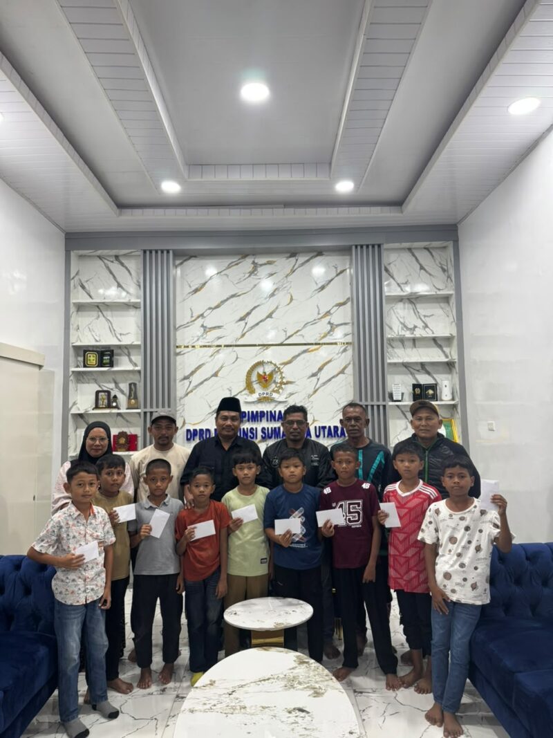 Dokumentasi Foto Kegiatan Pimpinan DPRD Sumut Ricky Anthony Bersama Atlit U-10 