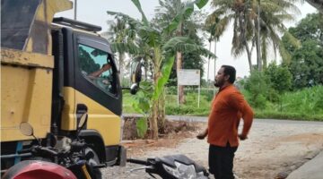 Warga Keluhkan Kerusakan Jalan Pedesi Akibat Mobil Angkutan Proyek Melebihi Tonase
