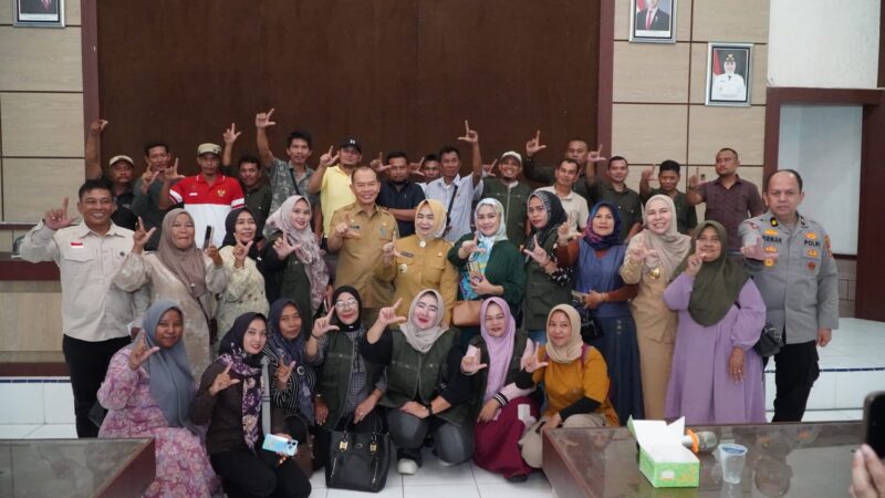 Dokumentasi Foto Kegiatan Plt Bupati Langkat Tiorita Surbakti Bersama Masyarakat Korban Banjir 
