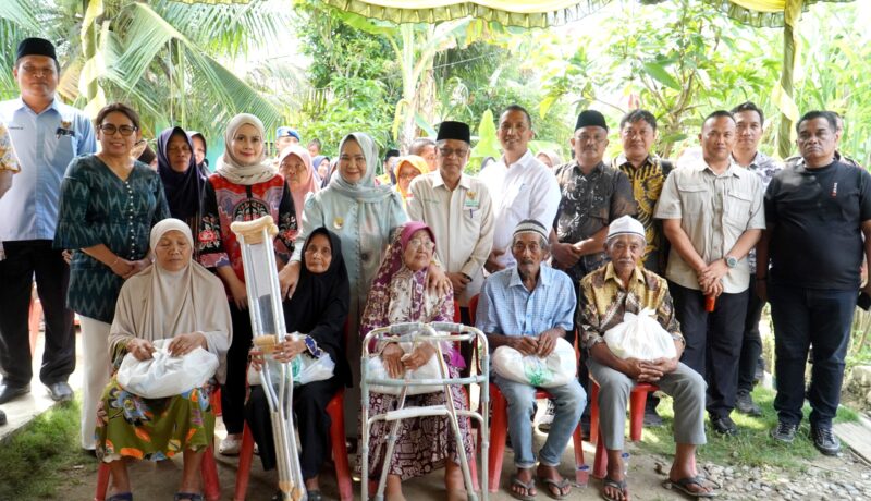 Dokumentasi Foto Kegiatan Plt Bupati Langkat Tiorita Surbakti Bersama BAZNAS di Desa Pematang Serai 
