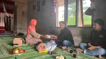 Persatuan Pemuda Melayu Muaro Jambi Salurkan Donasi dan Sampaikan Belasungkawa untuk Almarhumah Devi