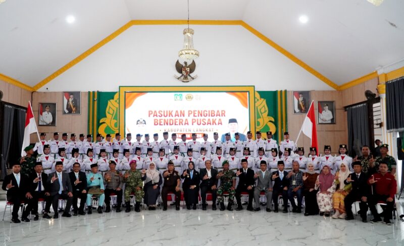 Dokumentasi Foto Kegiatan Plt Bupati Langkat Tiorita Surbakti di Acara Pengukuhan Paskibraka