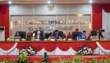 Dokumentasi Foto Kegiatan Plt Bupati Langkat Tiorita Surbakti di Paripurna DPRD Kabupaten Langkat