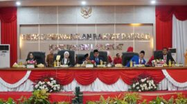 Dokumentasi Foto Kegiatan Plt Bupati Langkat Tiorita Surbakti di Paripurna DPRD Kabupaten Langkat 