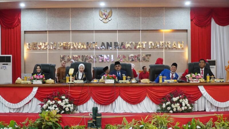 Dokumentasi Foto Kegiatan Plt Bupati Langkat Tiorita Surbakti di Paripurna DPRD Kabupaten Langkat 