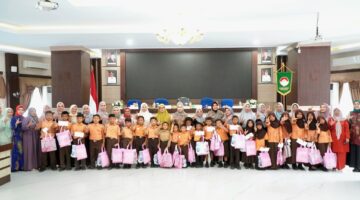 Dokumentasi Foto Kegiatan Ketua DWP Rina Wahyuni Marpaung S.S T.P .M.A.P Bersama Pengurus