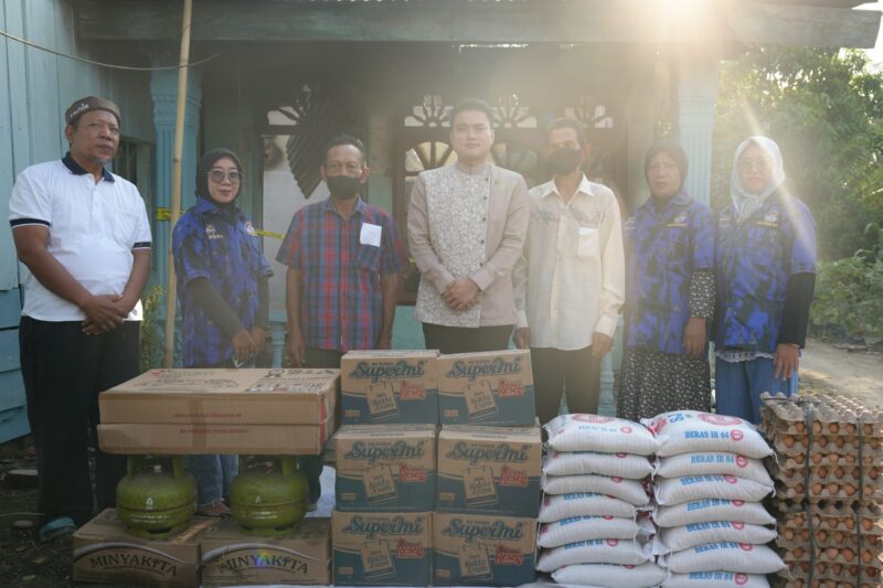 Dokumentasi Foto Kegiatan Pimpinan DPRD Provinsi Sumatera Utara Ricky Anthony Berikan Bantuan Korban Kebakaran 