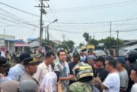 Dokumentasi Foto Kegiatan Masyarakat Desa Sambirejo Demo Pengaspalan Jalan Hotmix Martono Gerak Cepat Tanggapi Keluhan Masyarakat