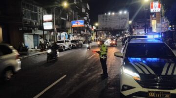 Satlantas Polres Pematangsiantar Laksanakan Patroli Blue Light Dan Pengaturan Lalu Lintas Malam Hari