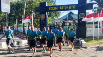 Personel Kodim 1410/Bantaeng laksanakan pembinaan jasmani dengan materi lari jalan sepanjang 5 km