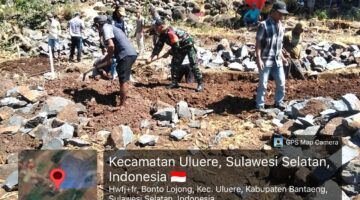 Babinsa Bonto Lojong Bantu Warga Ratakan Tanah Pembangunan Rumah