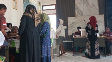 Warga Desa Panyepen Terima Bantuan Beras Bulog, Langkah Nyata Jaga Ketahanan Pangan