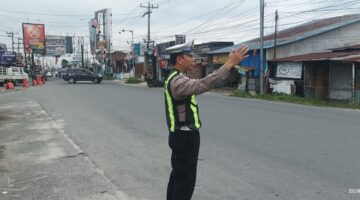 Sat Lantas Pematangsiantar Atur Lalu Lintas di Jalan Parapat Simpang Dua, Arus Tetap Lancar dan Aman